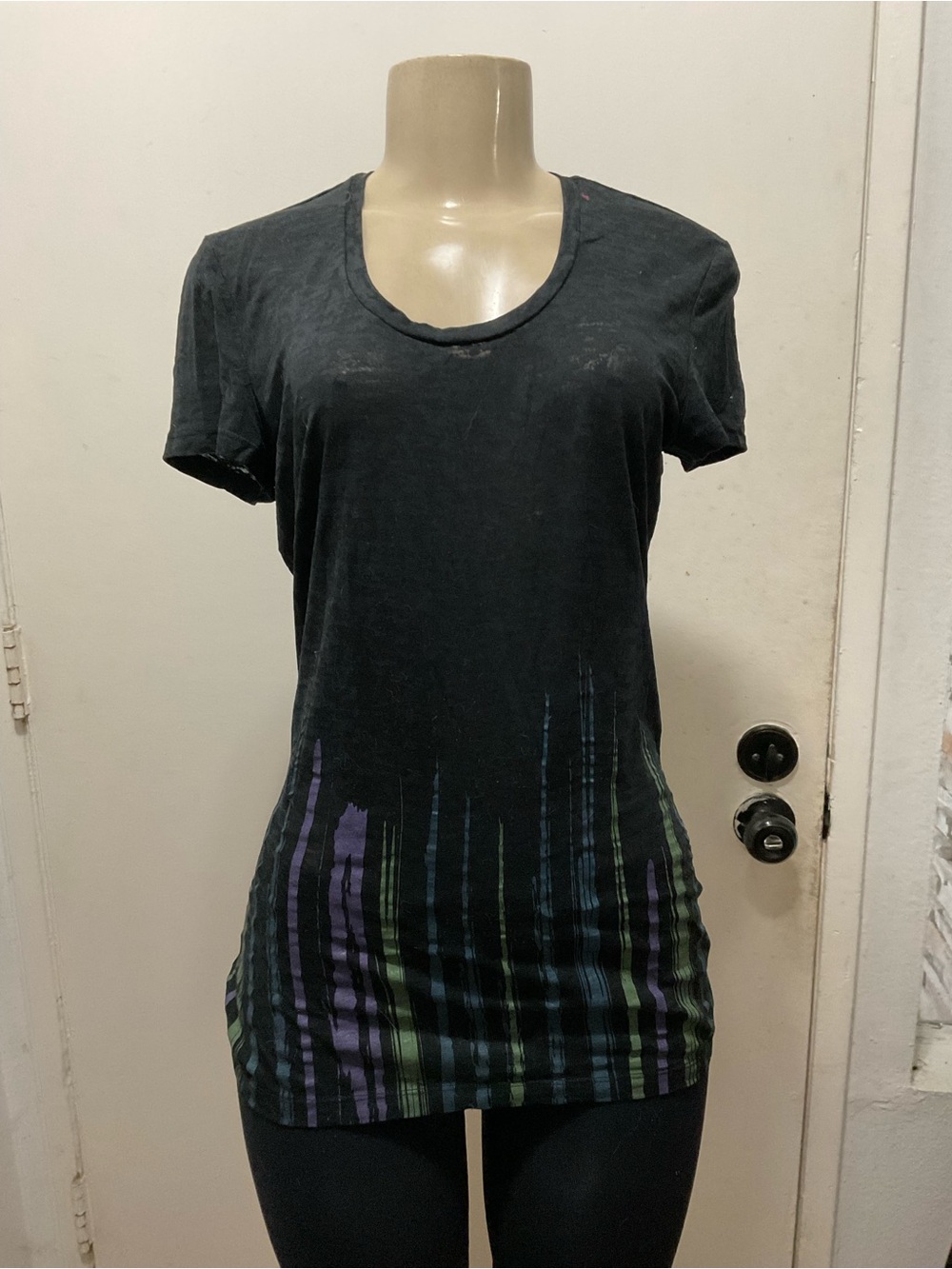 Nollie Women's black Scoop Neck Y2K Tee with Multicolor Stripe Accent size L